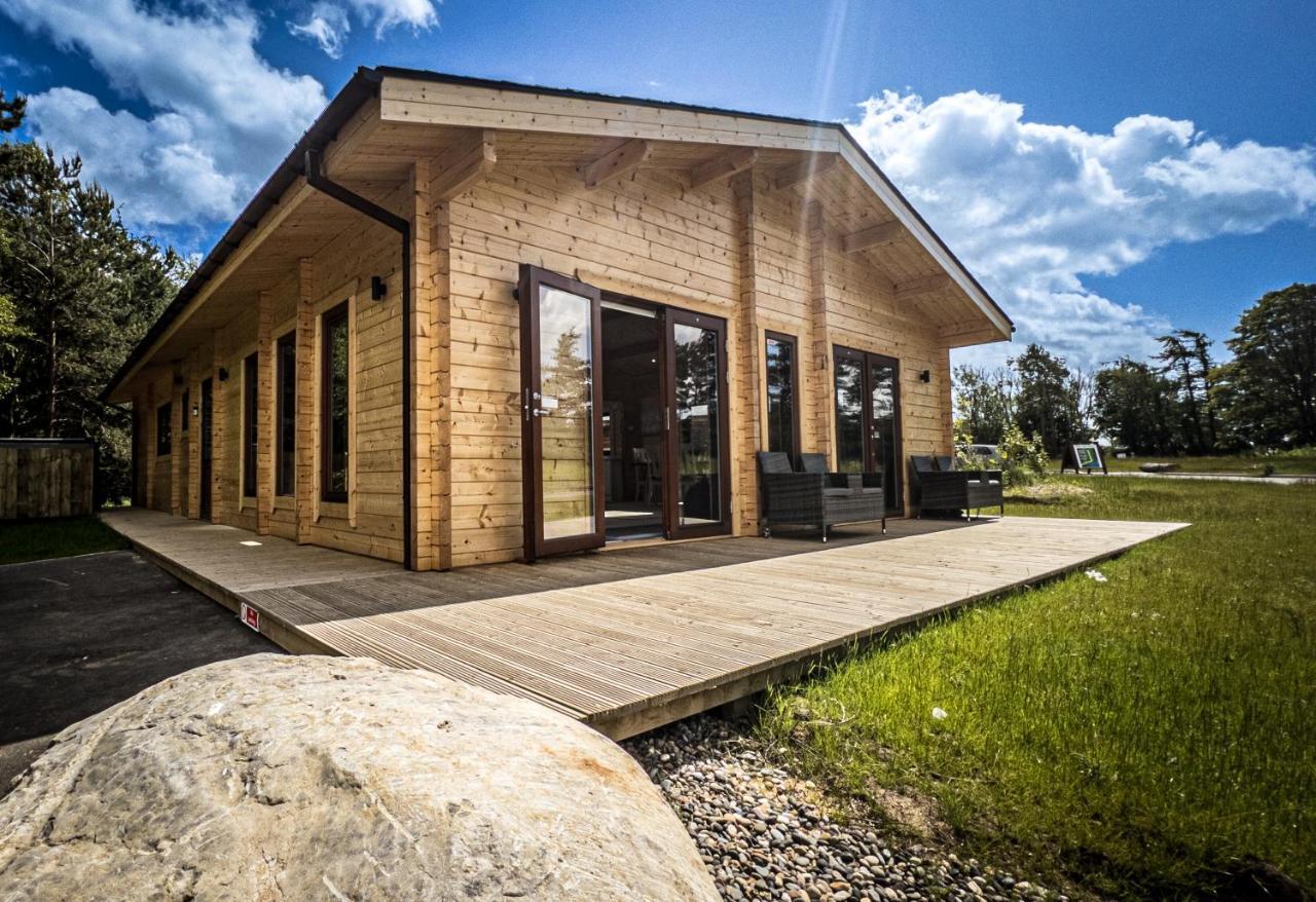 Sundance Lodge, Fantastic New Cabin With Hot Tub - Sleeps 6 - Largest In Felmoor Park Morpeth Zewnętrze zdjęcie
