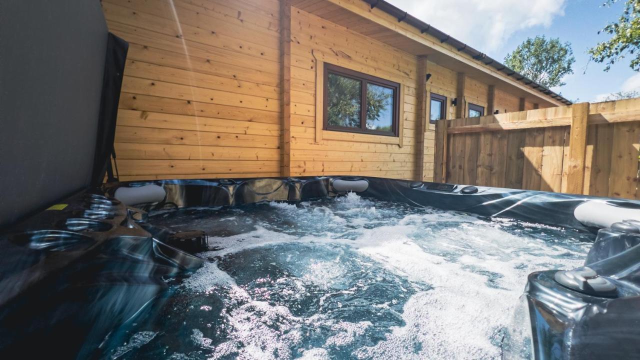 Sundance Lodge, Fantastic New Cabin With Hot Tub - Sleeps 6 - Largest In Felmoor Park Morpeth Zewnętrze zdjęcie