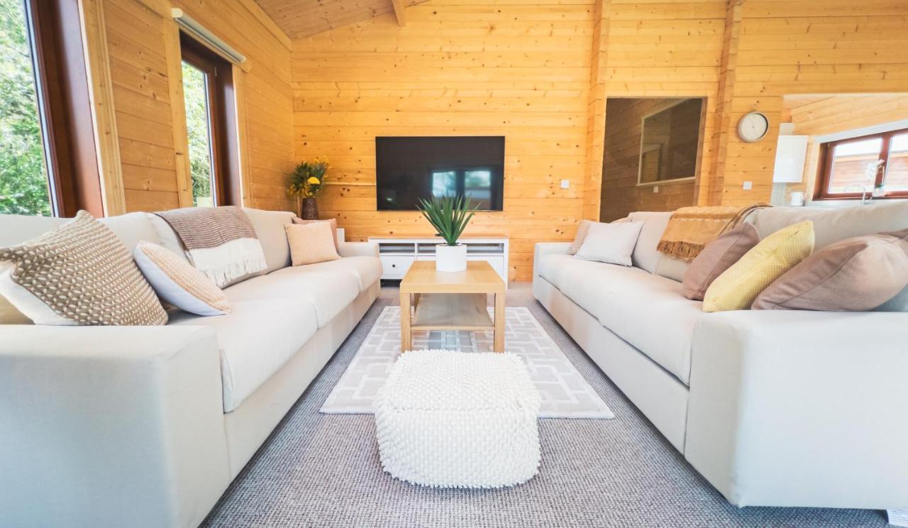 Sundance Lodge, Fantastic New Cabin With Hot Tub - Sleeps 6 - Largest In Felmoor Park Morpeth Zewnętrze zdjęcie