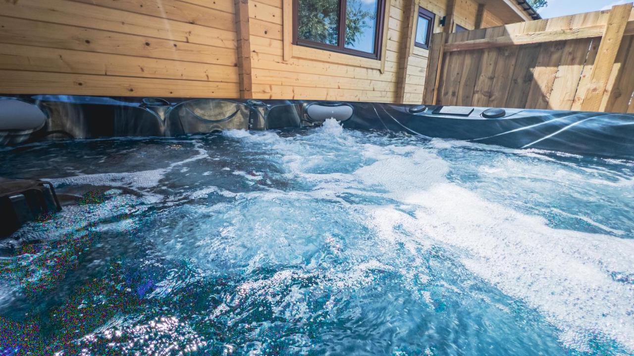 Sundance Lodge, Fantastic New Cabin With Hot Tub - Sleeps 6 - Largest In Felmoor Park Morpeth Zewnętrze zdjęcie