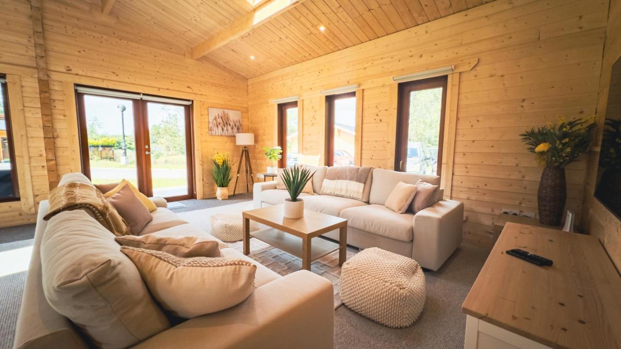 Sundance Lodge, Fantastic New Cabin With Hot Tub - Sleeps 6 - Largest In Felmoor Park Morpeth Zewnętrze zdjęcie