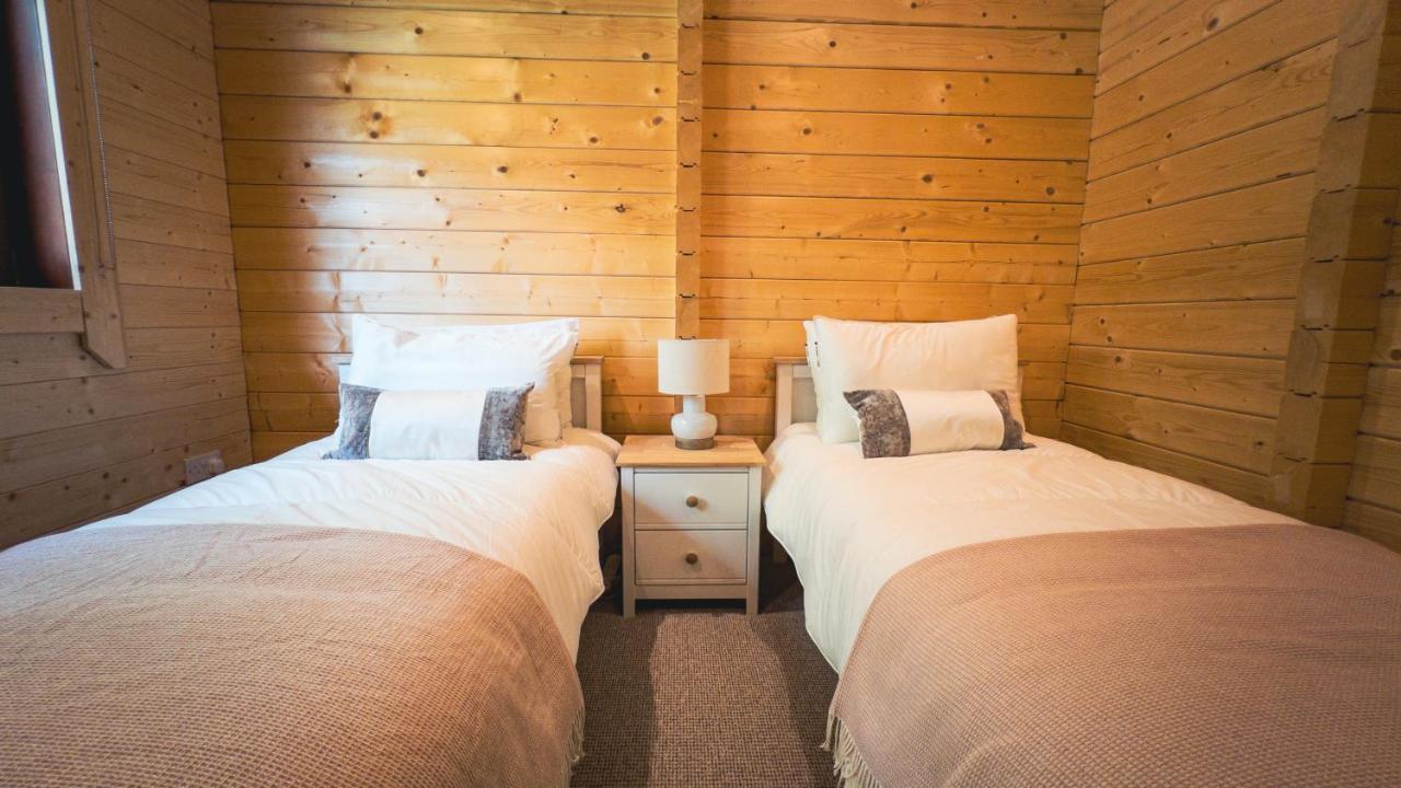 Sundance Lodge, Fantastic New Cabin With Hot Tub - Sleeps 6 - Largest In Felmoor Park Morpeth Zewnętrze zdjęcie