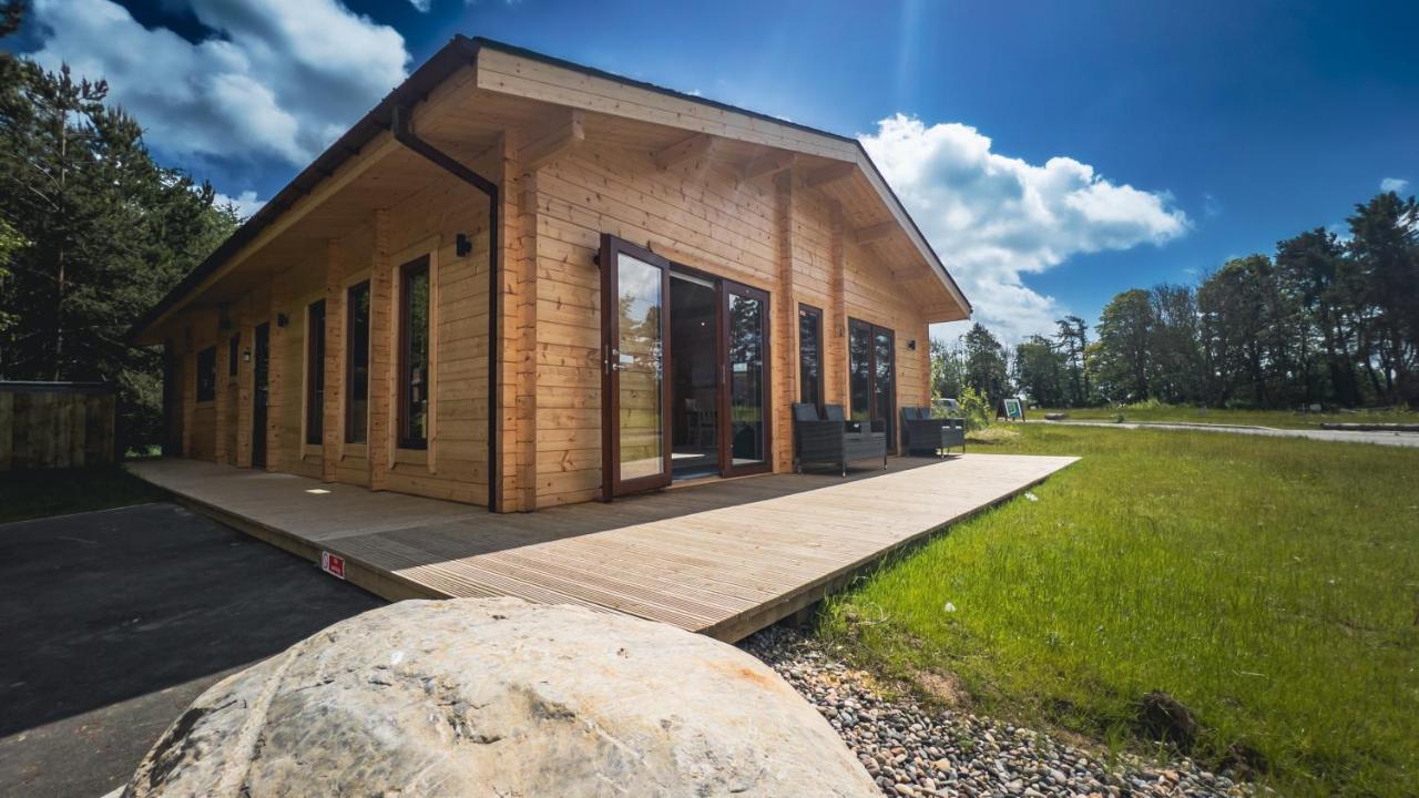 Sundance Lodge, Fantastic New Cabin With Hot Tub - Sleeps 6 - Largest In Felmoor Park Morpeth Zewnętrze zdjęcie