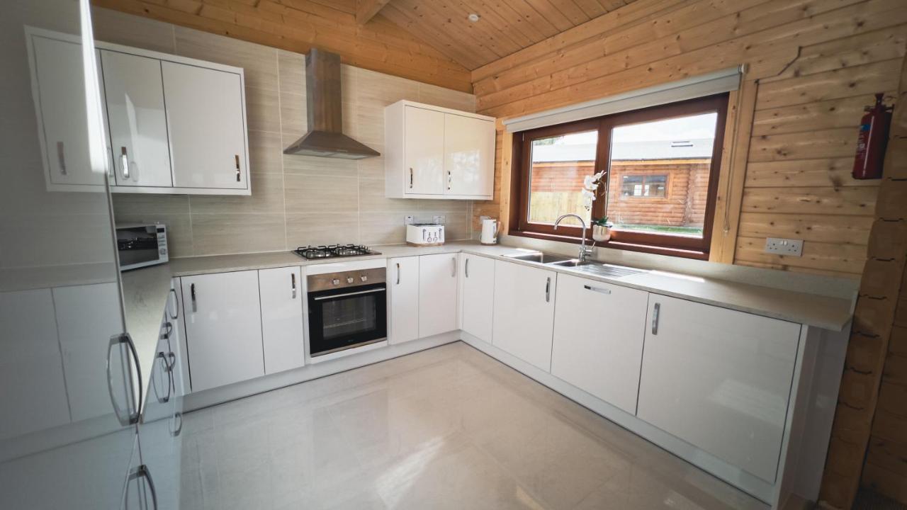 Sundance Lodge, Fantastic New Cabin With Hot Tub - Sleeps 6 - Largest In Felmoor Park Morpeth Zewnętrze zdjęcie