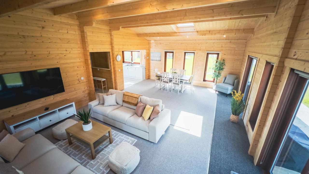 Sundance Lodge, Fantastic New Cabin With Hot Tub - Sleeps 6 - Largest In Felmoor Park Morpeth Zewnętrze zdjęcie