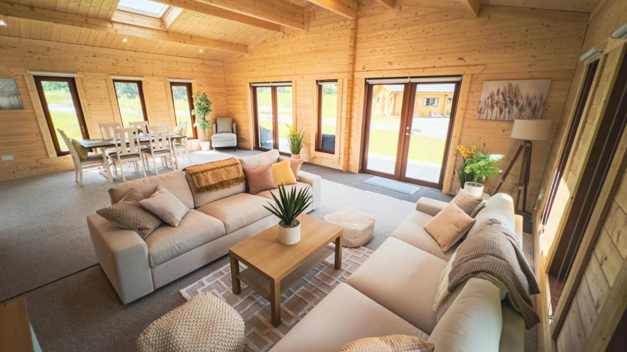 Sundance Lodge, Fantastic New Cabin With Hot Tub - Sleeps 6 - Largest In Felmoor Park Morpeth Zewnętrze zdjęcie