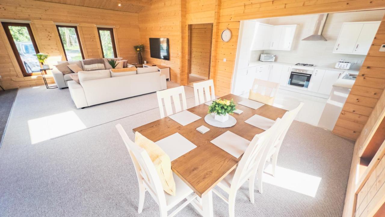 Sundance Lodge, Fantastic New Cabin With Hot Tub - Sleeps 6 - Largest In Felmoor Park Morpeth Zewnętrze zdjęcie